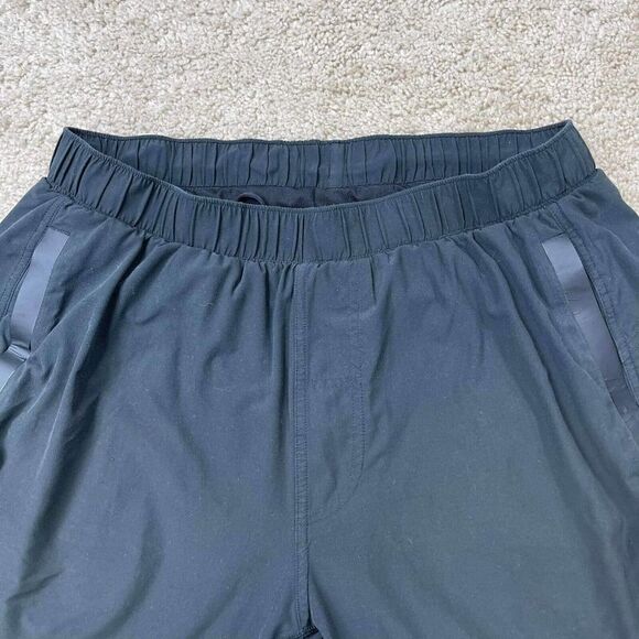 Lululemon Men's Dark Gray Training Shorts Size L lace Casual Walking short - Picture 8 of 12